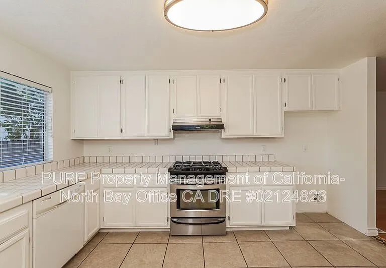 8 Voss Park Cir — Photo 12