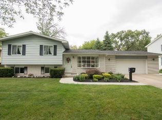 2007 Garside Dr, Essexville, MI