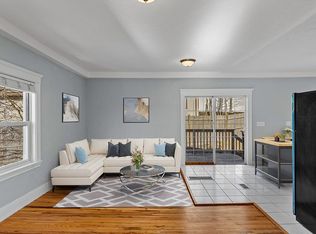 25 Crescent St #2, Swampscott, MA 01907