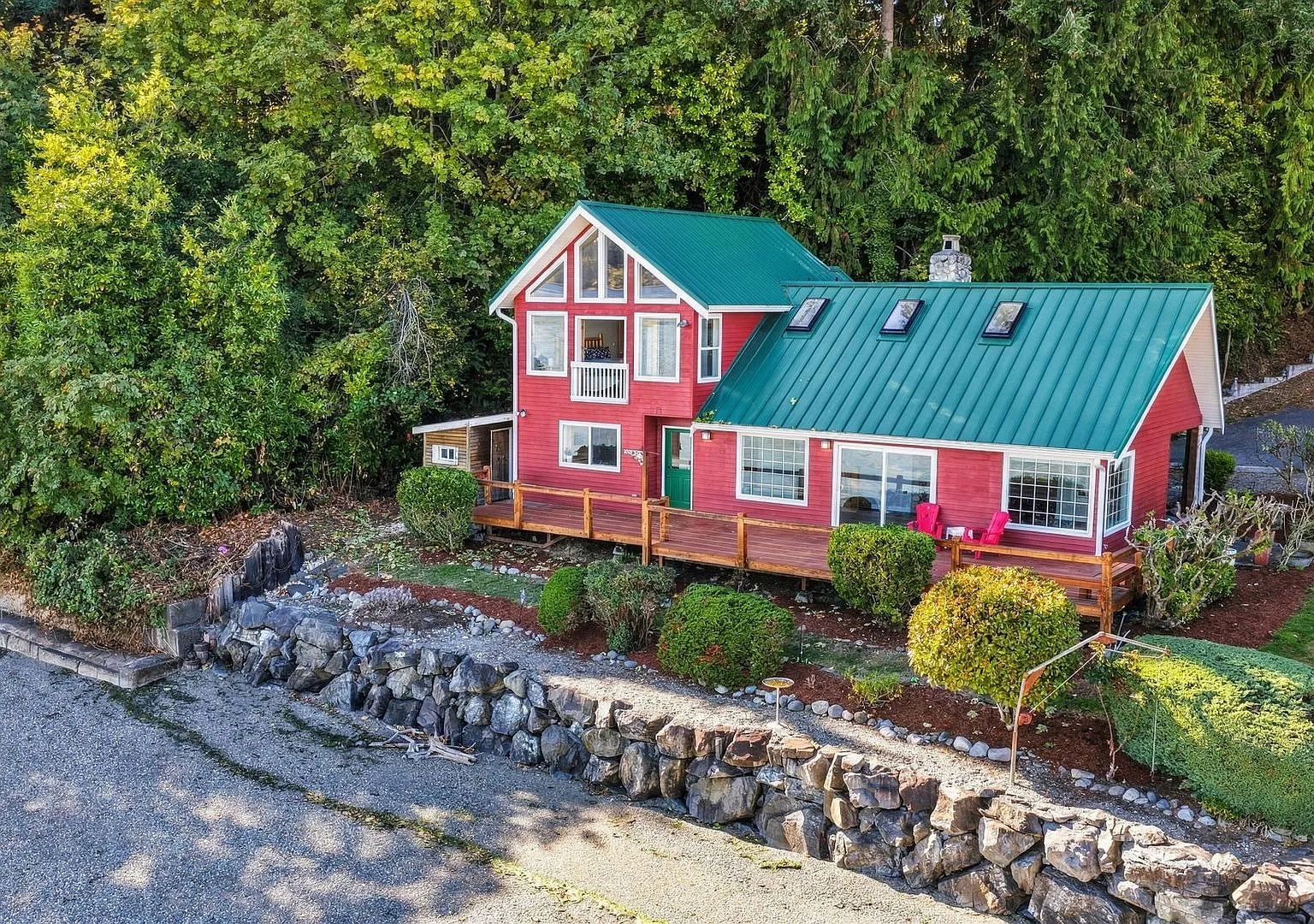 Waterfront Living with Beach Access & Stunning Views — Photo 2