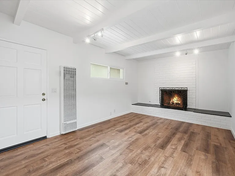 1326 Gates Ave — Photo 8