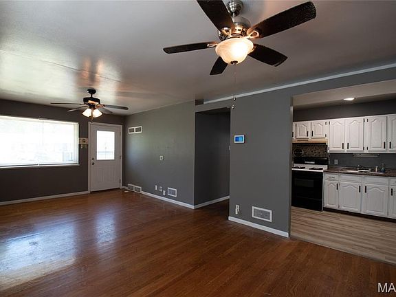 3rd image of 135 Dundee Cir