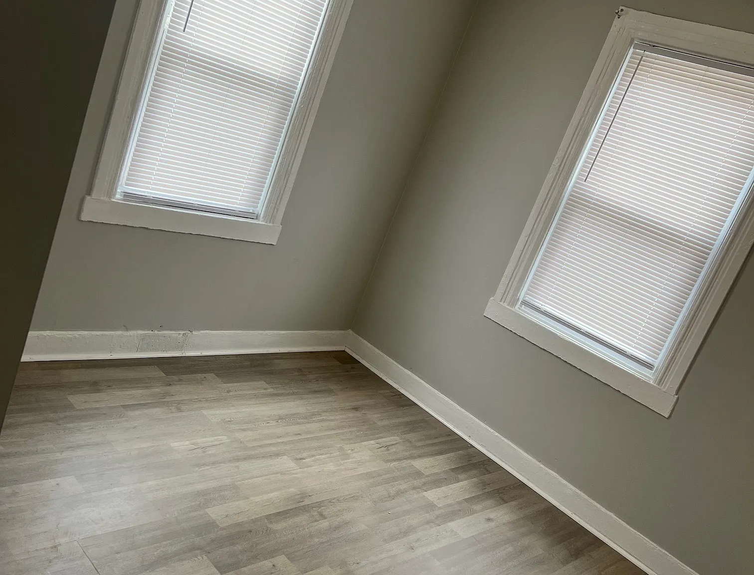 2 bed, 1100 sqft, $1,498 — Photo 2