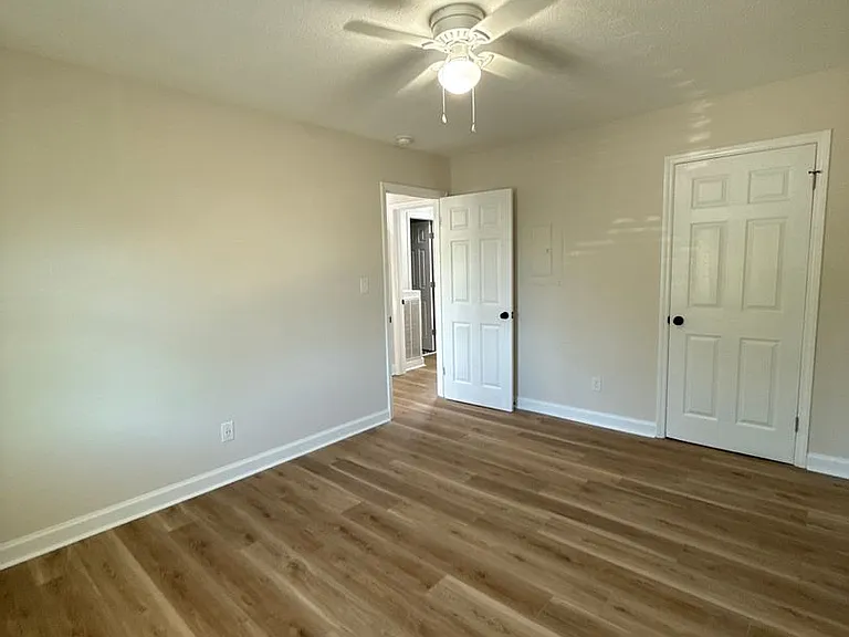1505 Tilghman Rd N — Photo 8