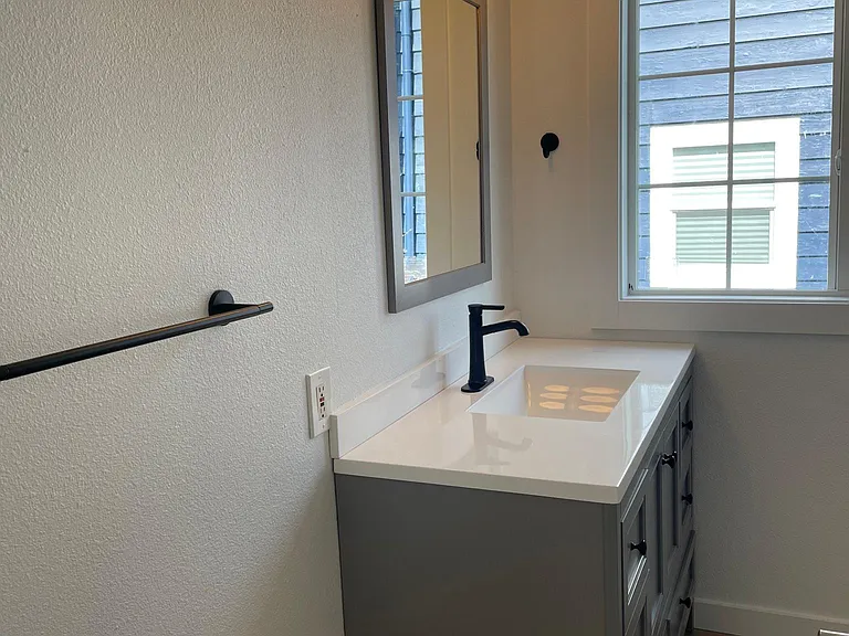 5805 NE 35th Pl — Photo 7
