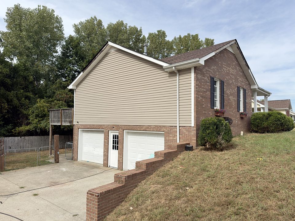 2nd image of 830 Buckhorn Dr