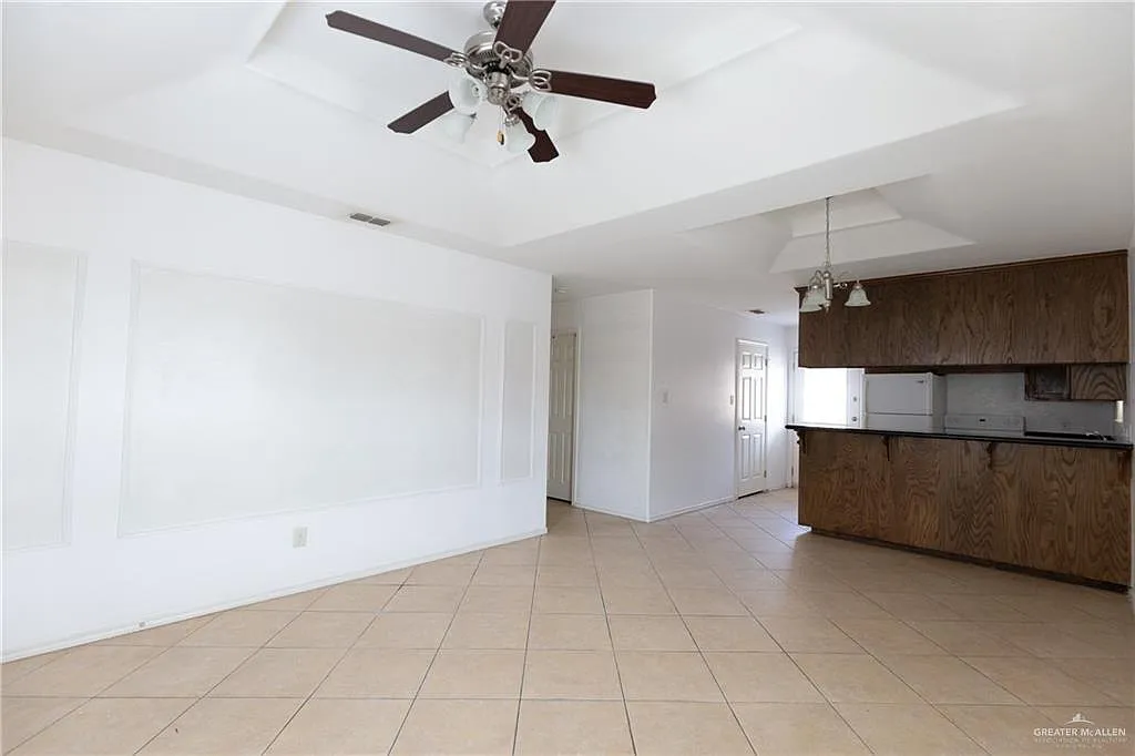 2 bed, 2.0 bath, 994 sqft, $950 — Photo 2