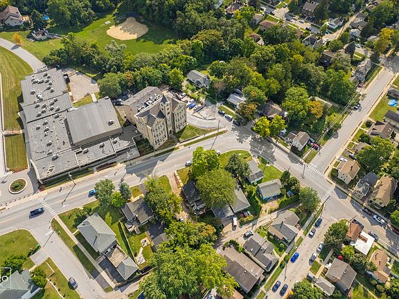 2nd image of 402 Stephen St