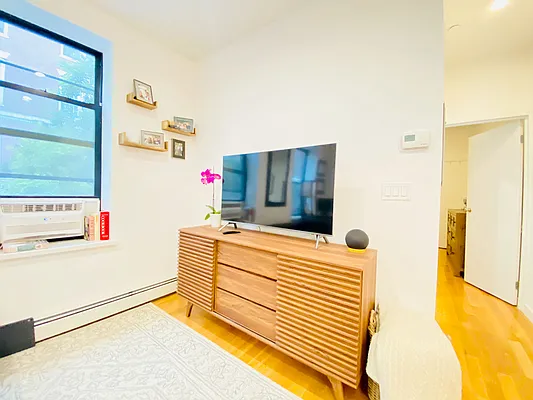 Rented by Mae Equities | media 2