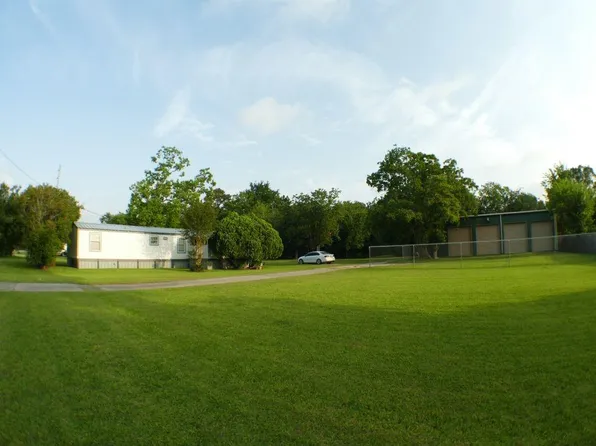 1615 E Wallisville Rd, Highlands, TX 77562