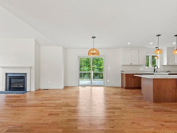 5th image of 145 Turner Farm Rd