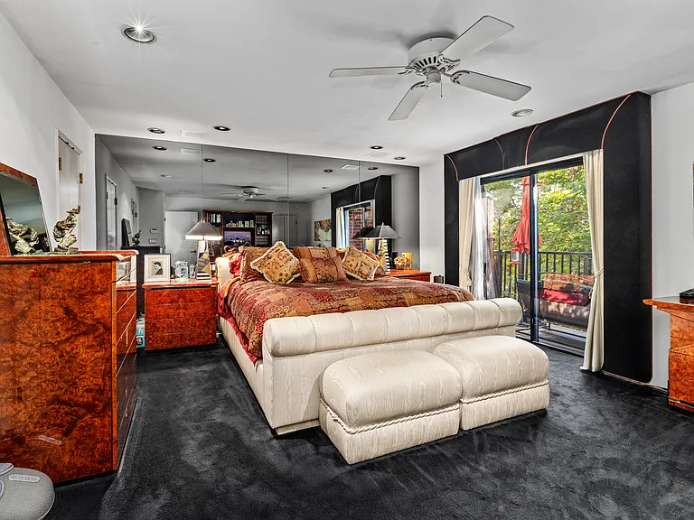 W Knoll Dr — Photo 18