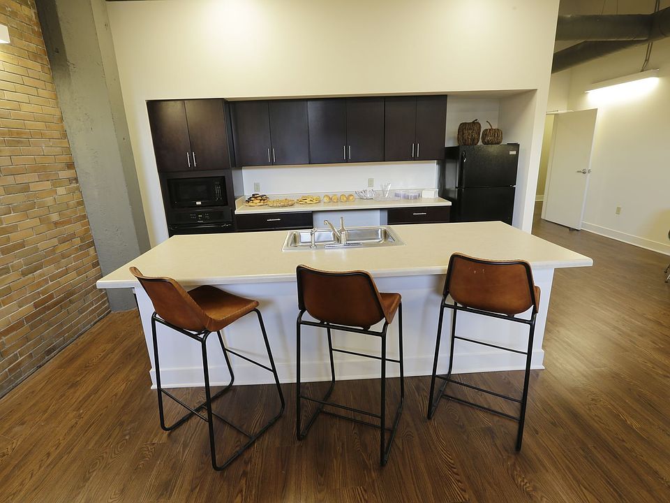 1st image of 1352 N Illinois St APT 203