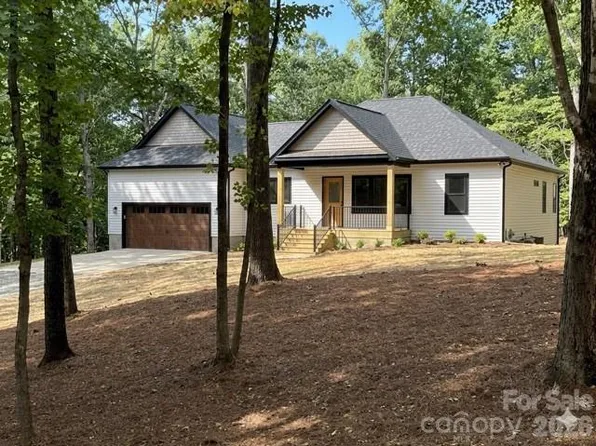 644 Roxboro Dr, Mount Gilead, NC 27371