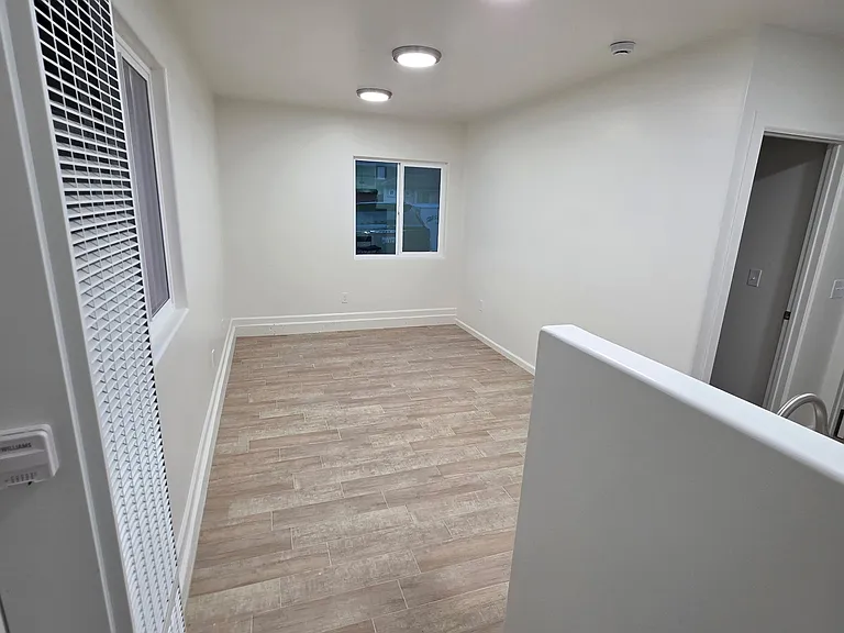 1915 S Regina Ct — Photo 2