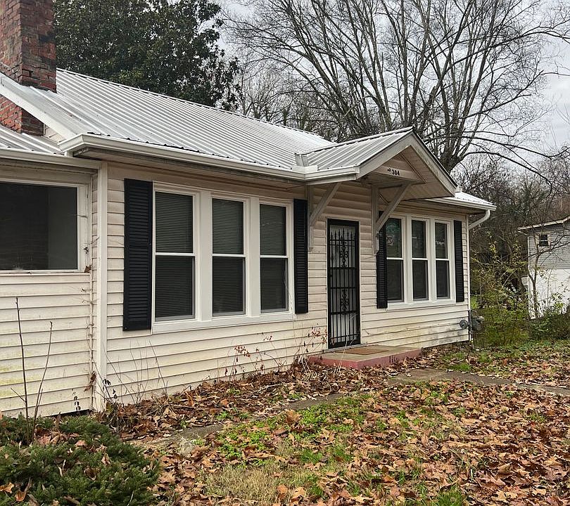 1st image of 2304 Cedar Ln