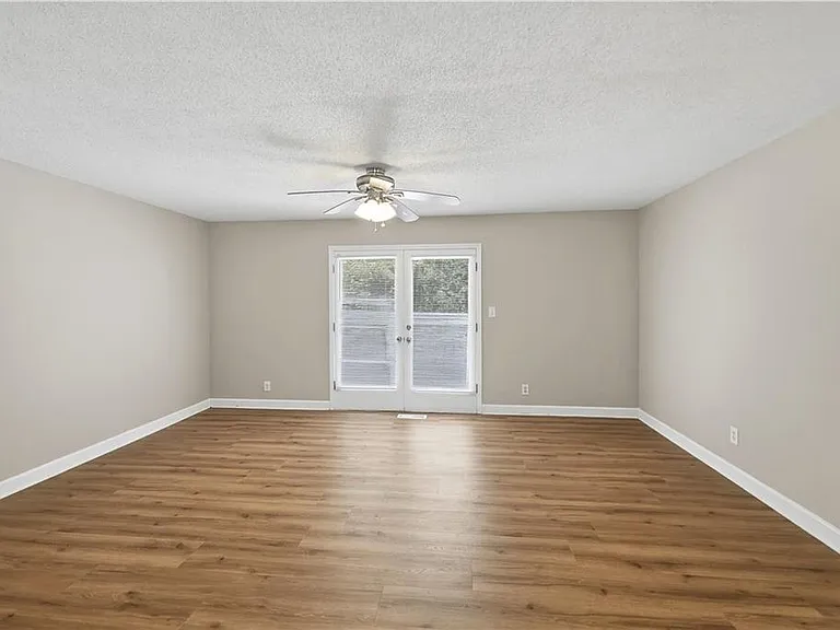 5949 James Rd — Photo 11
