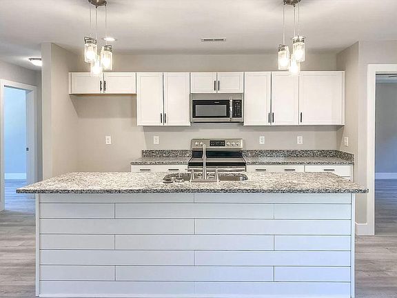 3rd image of 33 Cheryl Dr
