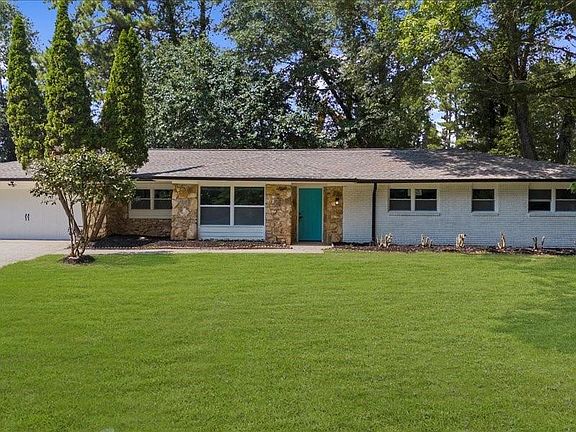 2nd image of 2719 Kings Park Cir