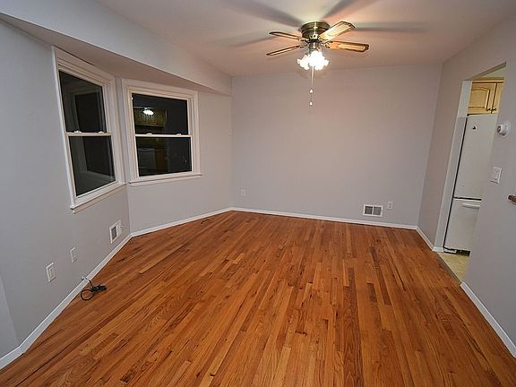 3rd image of 33 Warwick Pl #33C