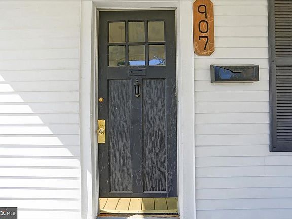 5th image of 907 Summit Ave