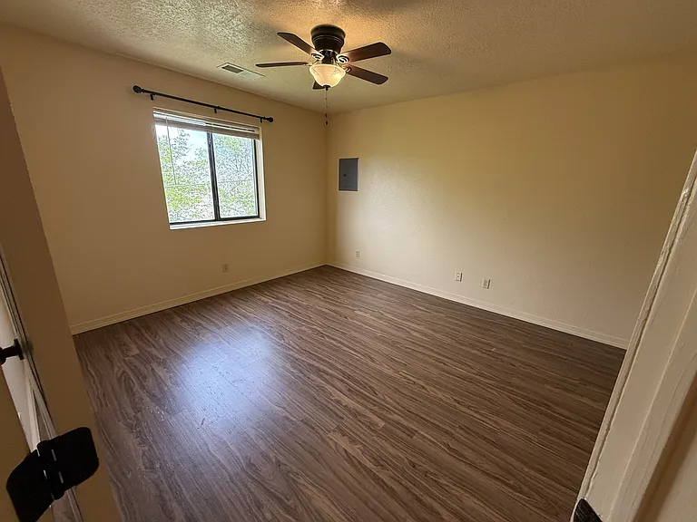 1721 Girard Blvd SE #C — Photo 14