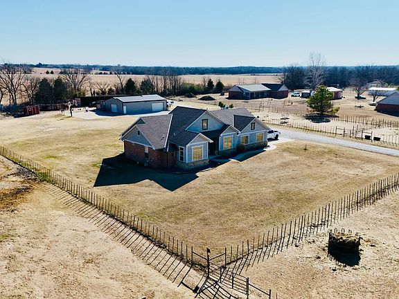 5th image of 103 Cody Rd