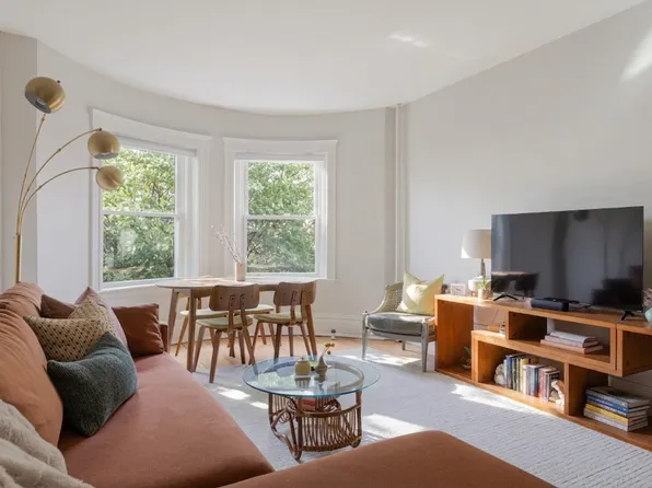 176 Naples Rd Floor 2-7, Brookline, MA 02446