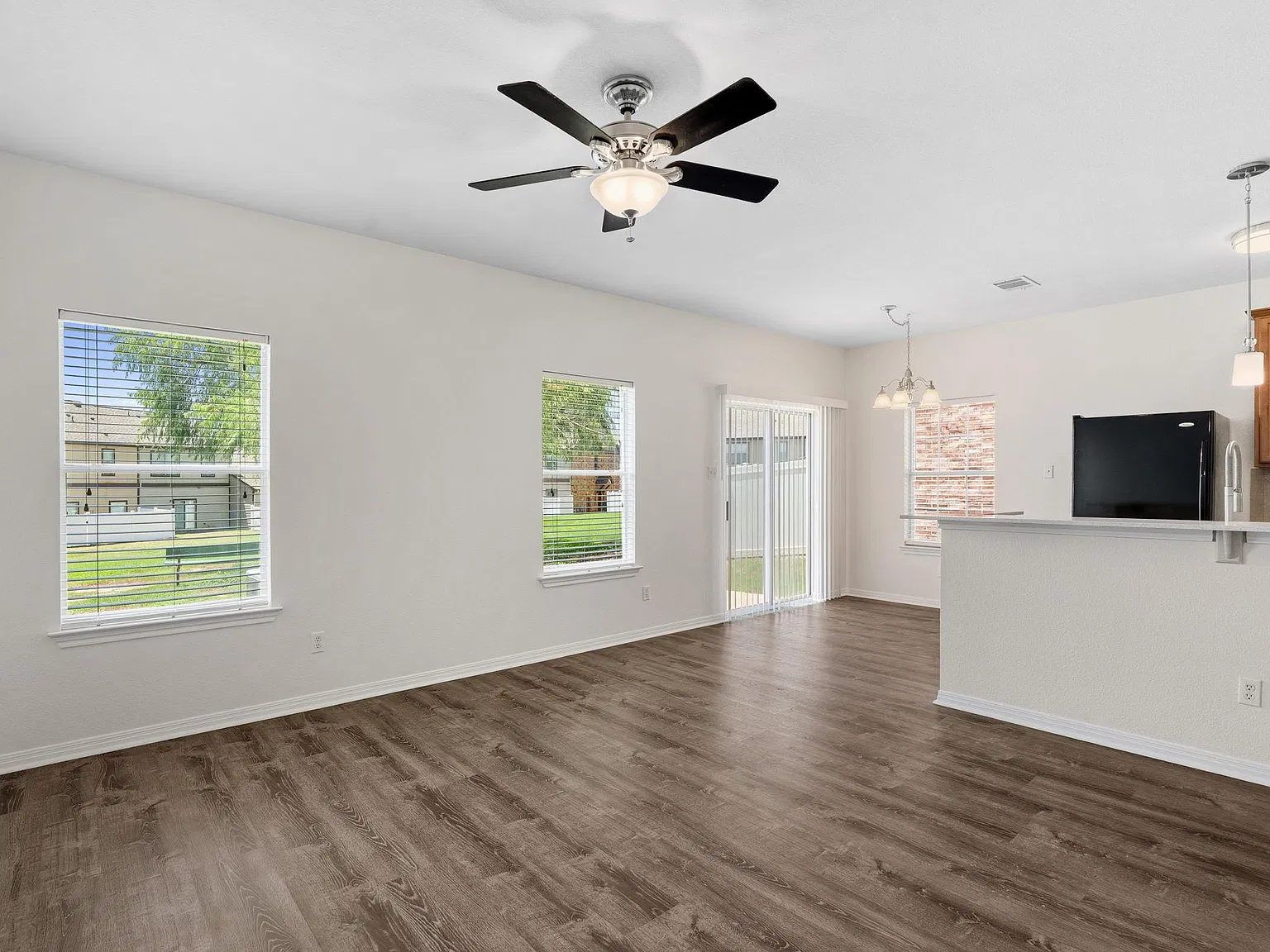 3 bed, 2.5 bath, 1552 sqft, $1,800 — Photo 3