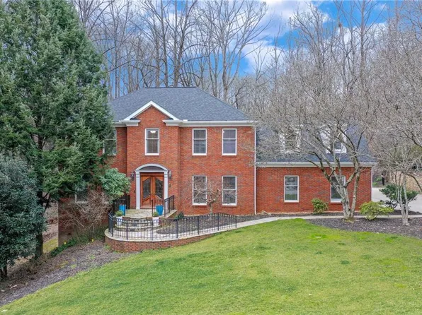 3033 Chattahoochee Trce, Gainesville, GA 30506