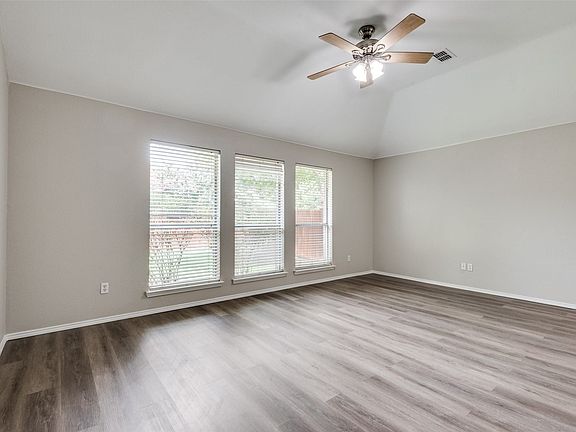 5th image of 609 Coal Creek Dr