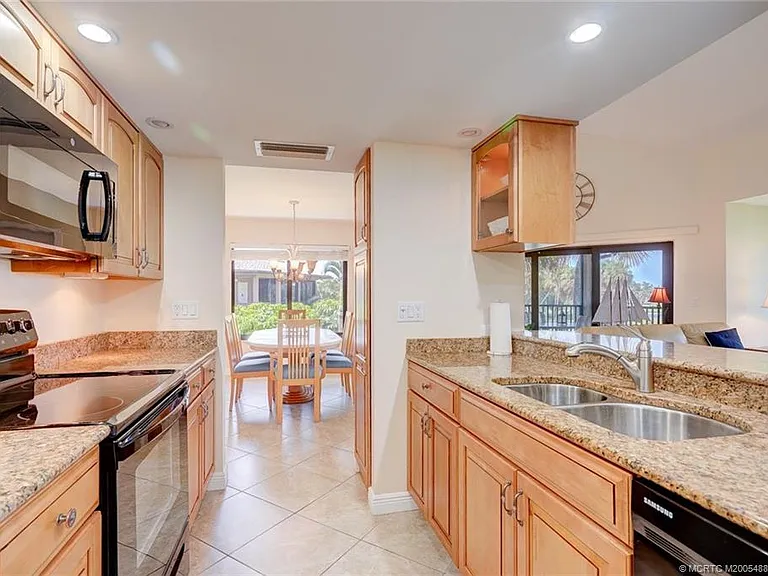 271 NE Edgewater Dr #271 — Photo 31