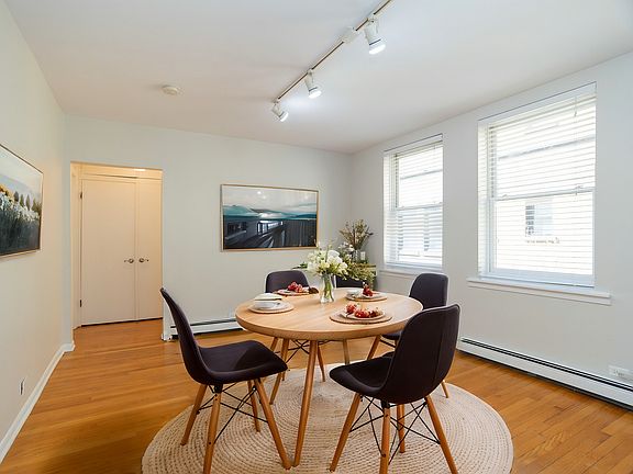 3rd image of 626 W Waveland Ave APT 3E
