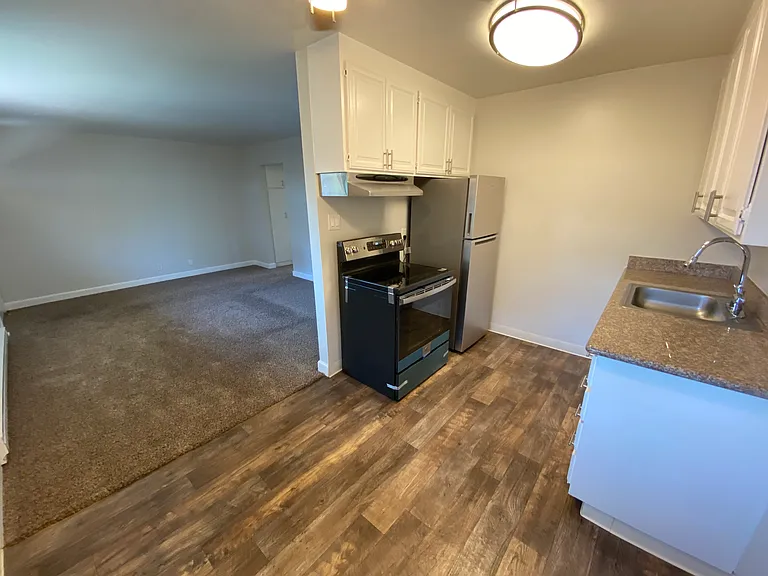 Mosaic Apartments — Photo 6