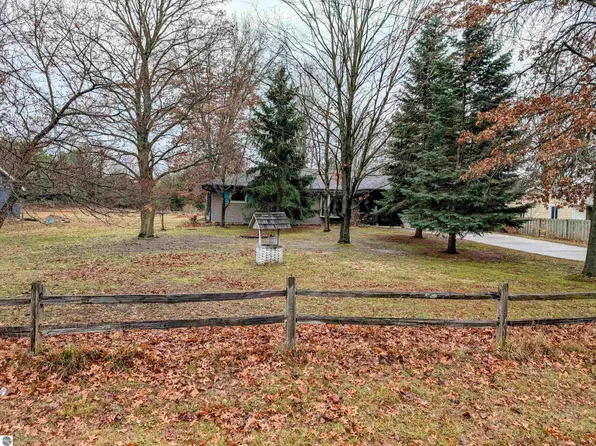 3211 S Derenzy Rd, Bellaire, MI 49615