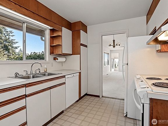 4th image of 5900 34th Avenue SW