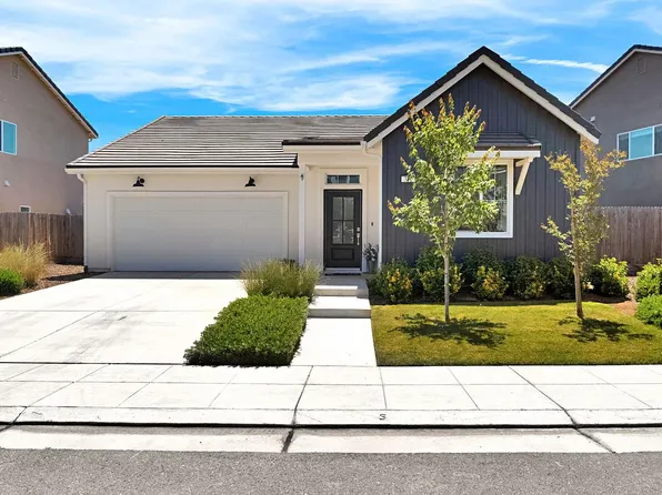 371 Huntington Ave S, Madera, CA 93636