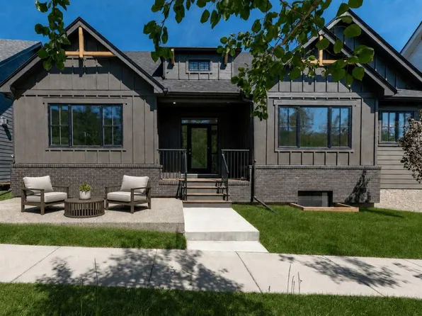 90 S Treeline Gdns SW, Calgary, AB T2Y 0W6
