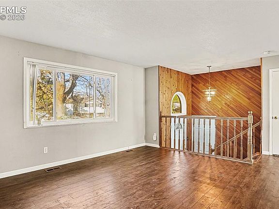 2nd image of 527 Syracuse St