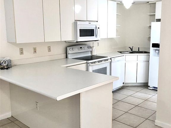 3rd image of 1834 Brickell Ave APT 21