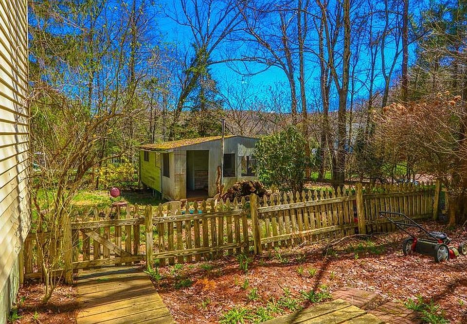 107 Royal Ln, Kunkletown, PA 18058 Zillow