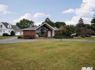 7 Shore Rd, East Patchogue, NY 11772