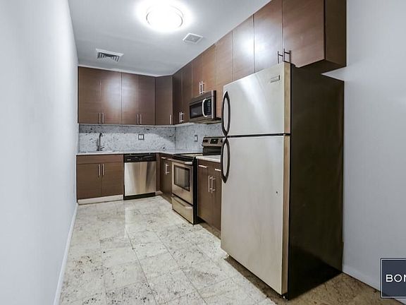 4th image of 207 E 27th St Basement 1B