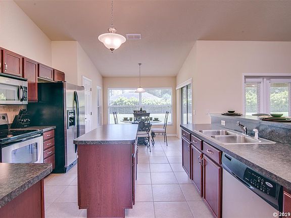 4th image of 3915 NW 177th Ave