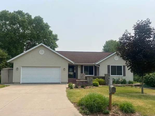 322 Meadow Ln, Poynette, WI 53955