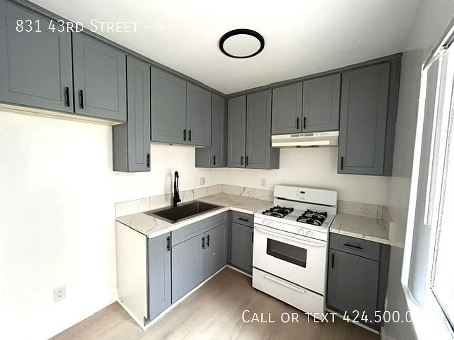 Spacious 1 Bed / 1 Bath | $1795/mo Vermont Knolls, Los Angeles — Photo 3