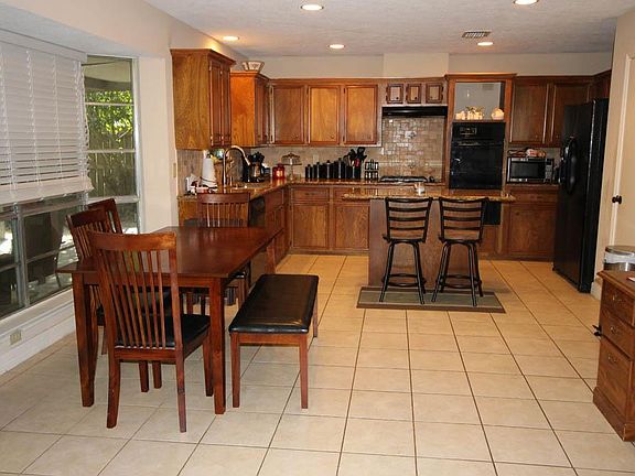 3rd image of 1908 Meadow Creek Dr