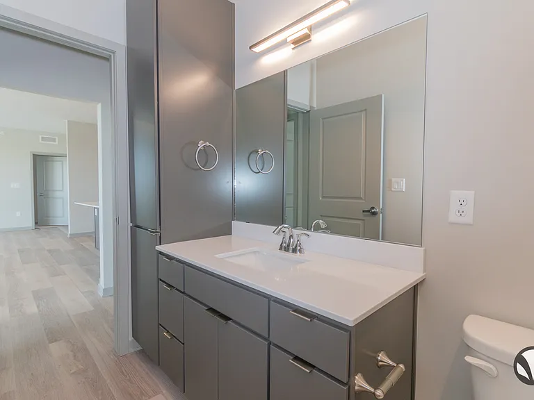 Chateau at Yankee Hill Apartments — Photo 105
