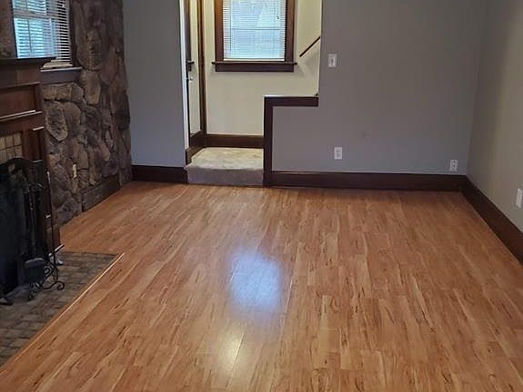 4th image of 2674 Maplewood St