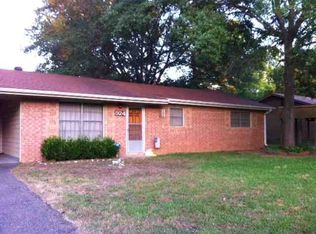 924 N Live Oak St, Carthage, TX 75633